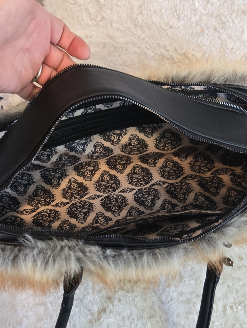 Ed Hardy Faux Fur Shoulder Bag in Tan/Black NWOT - Picture 6 of 10
